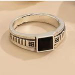 Vintage Black Crystal Antique Silver Ring - Image 4